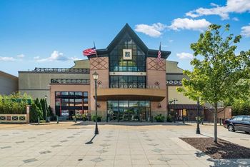 Walk to dulles town center and nokes plaza